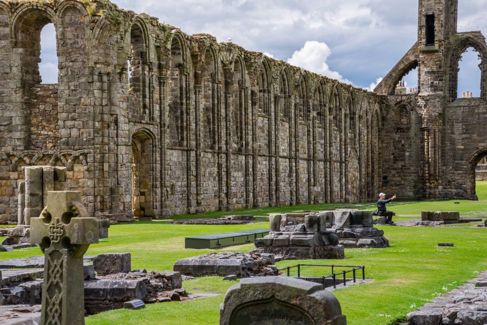 From Edinburgh: St Andrews & Fife's Fishing Villages - St Andrews: the golf town, the university, and the ruins circuit