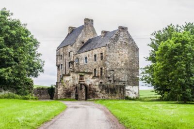 From Edinburgh: The Outlander Experience Guided Tour - The driver-guide energy that makes it feel like more than sightseeing