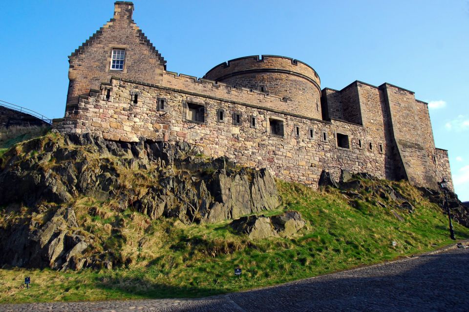 From London: Day Trip to Edinburgh by Rail with Castle Entry - Using free time for shopping without losing the day