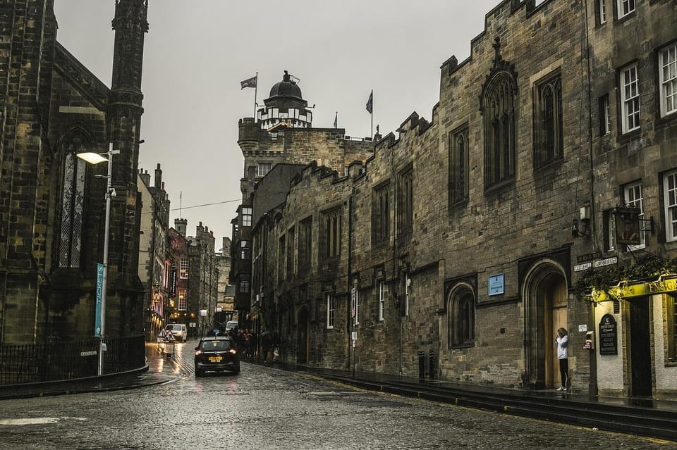 Ghost Tour in Edinburgh - Before You Go: Meeting at the Scotch Whisky Experience