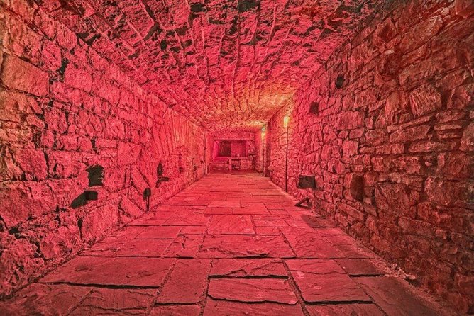 Ghost Tour in Spanish - The Underground Vaults Finale: What You Actually See Below Edinburgh
