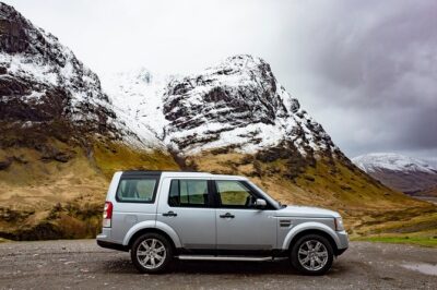 Glencoe & Highlands: Private Land Rover Tour - Callander Visitor Information Centre: a smart first stretch and real Highlands snacks