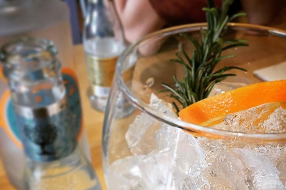 Haggis paired with whisky & gins in 56 North distillery! - The 2-hour flow: haggis, whisky, then South Loch Gin at your pace