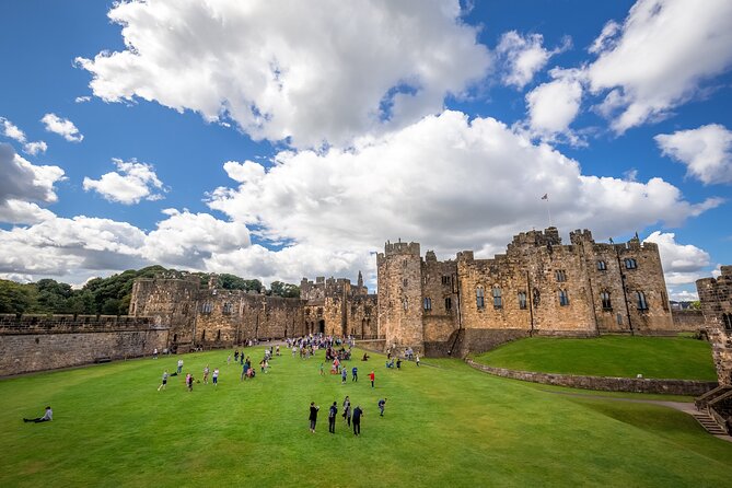 Harry Potter's Alnwick Castle and Scottish Borders Day Trip - Stop 2: Alnwick Castle, Hogwarts vibes, and hands-on moments