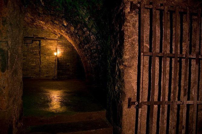 Haunted Vaults Walking Tour in Edinburgh - Royal Mile Welcome: Quick City Context Before the Descent