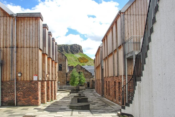 Highlights from Edinburgh’s Old Town: A Self-Guided Audio Tour - Finishing at the Scottish Parliament: modern architecture, Old Town context