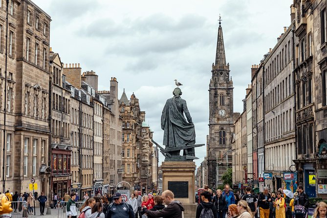 Highlights & Hidden Gems With Locals: Best of Edinburgh Private Tour - Meeting Point at 57 High St: Easy Start, No Cart-Pulling Required