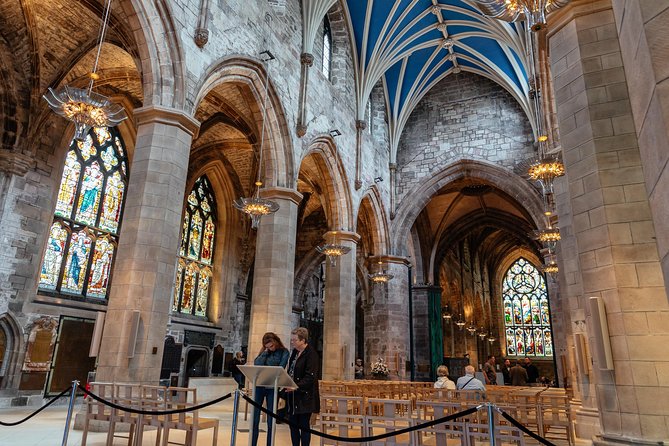 Highlights & Hidden Gems With Locals: Best of Edinburgh Private Tour - The One-Drink Tasting: A Small Inclusion With Real Value