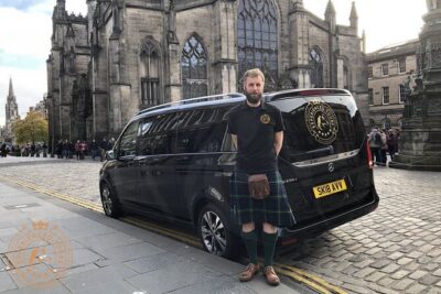 Historic Edinburgh and Rosslyn Chapel Full-Day Private Tour in a Premium Minivan - Old Town closes, Victoria Street, and Castle Hill in one walk-style hour
