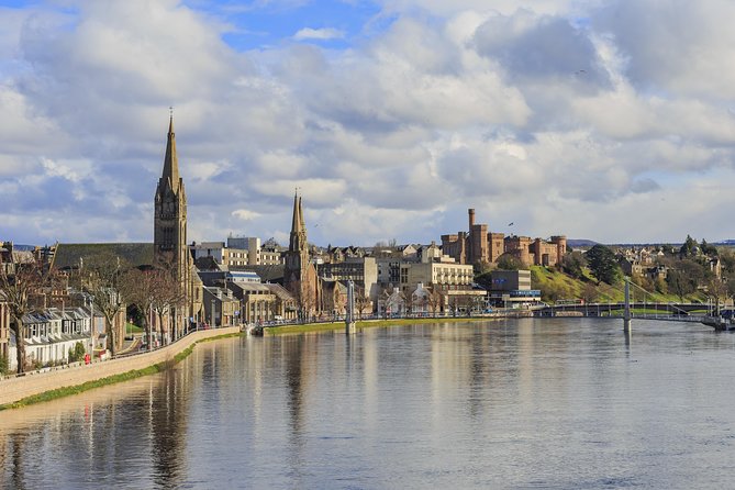 Isle of Skye & Highlands 3days / 2nights in Spanish. - Inverness: quick city time plus Nessie energy