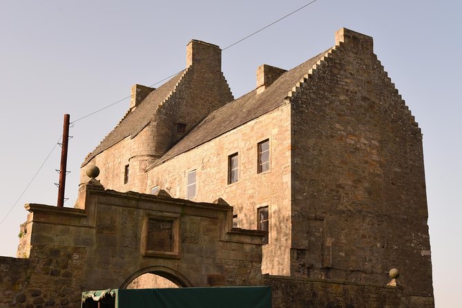 Jamie Fraser Outlander tour to Lallybroch tours Edinburgh - Linlithgow Palace: the Wentworth Prison stand-in