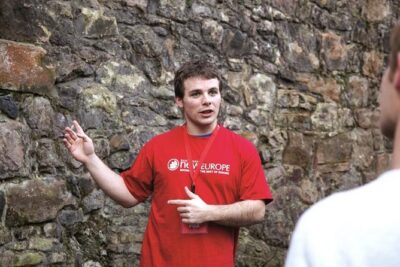 JK Rowling's Harry Potter Walking Tour in Edinburgh - Stop 1 in Edinburgh Old Town: the longest story beat