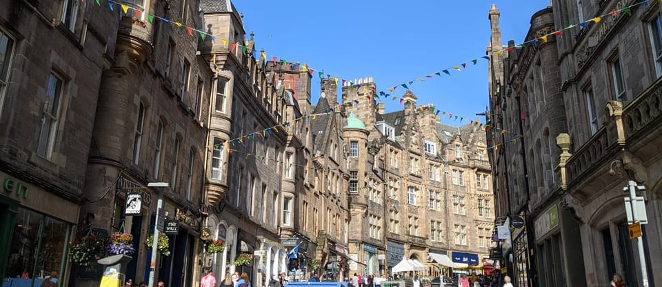 Magic and Legends in Edinburgh: Small Group Walking Tour in French - Key takeaways before you lace up