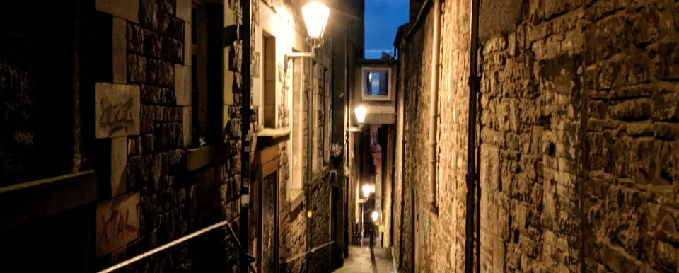 Magic and Legends in Edinburgh: Small Group Walking Tour in French - Scott Monument and the Royal Mile: legends in the real street layout