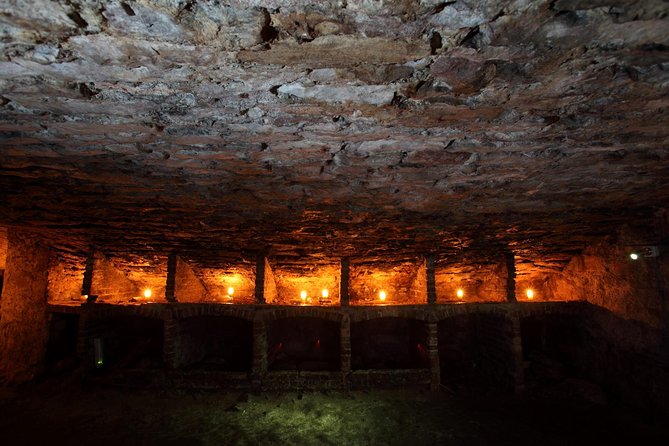 Multi-Sensory Night Walking Tour with Haunted Vaults in Edinburgh - Starting at Mercat Cross: The Tour’s First Hit of Fear
