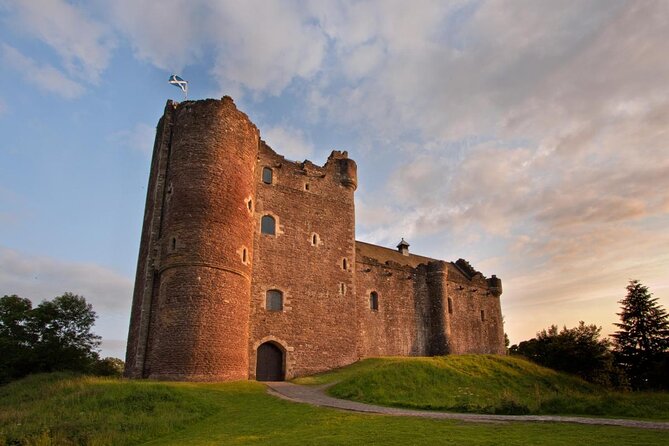 Outlander Film Locations Day Trip from Edinburgh - Meeting on Edinburgh’s Royal Mile and heading west