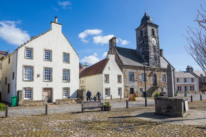 Outlander Film Locations Day Trip from Edinburgh - Falkland for Inverness scenes: 45 minutes of picture-ready streets