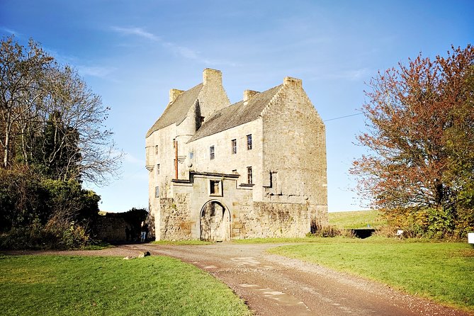 Outlander Odyssey: Outlander Filming Locations Private Day Tour - Blackness Castle: the fort on the water with a major Outlander role