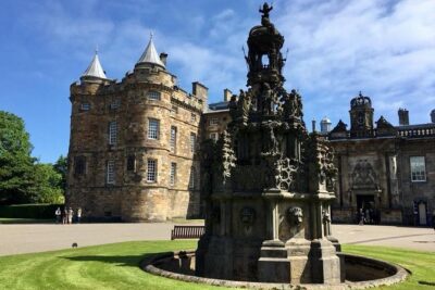 Outlander Walking Tour of Edinburgh's Old Town - Stop 2: John Knox House Museum and the Claire/Fergus Reunion Street