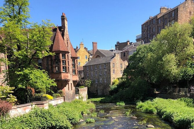 Private 4 Hour Tour of Edinburgh in a Spacious 6-seater Mercedes - Old Town: From the Royal Mile to Castle Views