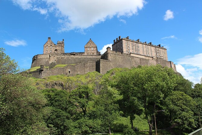 Private 4h Walking Tour in Edinburgh with Edinburgh Castle Tour - Starting at Waterloo Place and getting your bearings