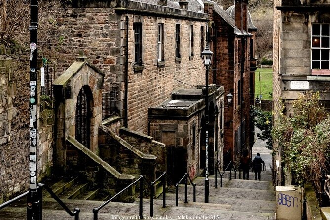 Private 4h Walking Tour in Edinburgh with Edinburgh Castle Tour - Royal Mile: the famous street, with real explanations