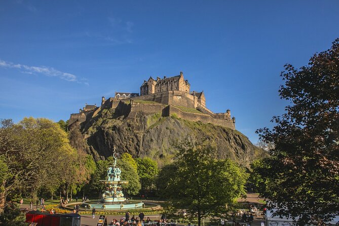 Private 4h Walking Tour in Edinburgh with Edinburgh Castle Tour - Calton Hill in 15 minutes: the view that sets the tone
