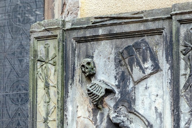 Private City Kickstart Tour: Edinburgh - Edinburgh Castle in 20 minutes: how to get the most from a short ticketed moment
