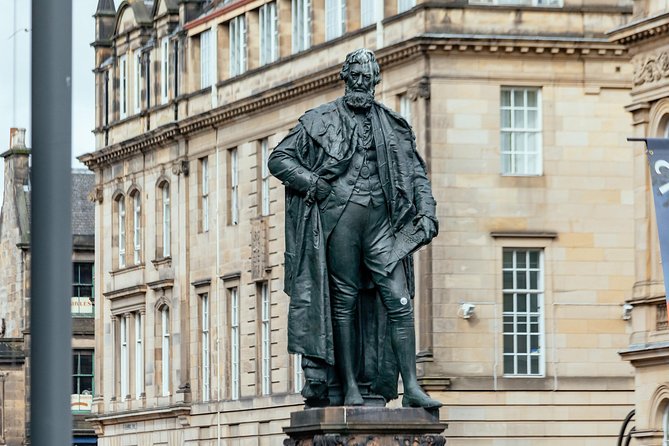 Private City Kickstart Tour: Edinburgh - Flexible Old Town routing: National Museum of Scotland and the Royal Mile stories