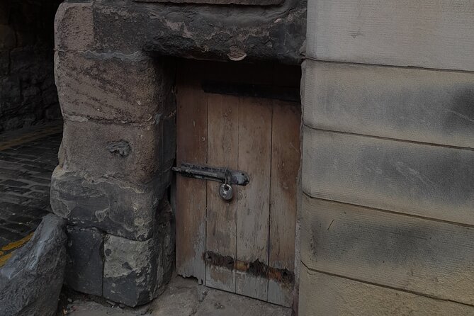 Private Dark History Tour: Eerie Edinburgh - A dark walk that actually teaches the Old Town