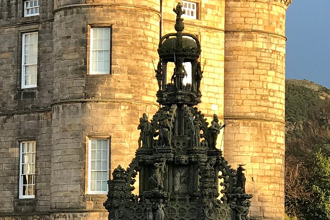 Private Edinburgh City 4-Hour Guided Tour in a black cab LEVC TX - Views route: Arthur’s Seat, Edinburgh Castle drive-by, and Calton Hill panoramas