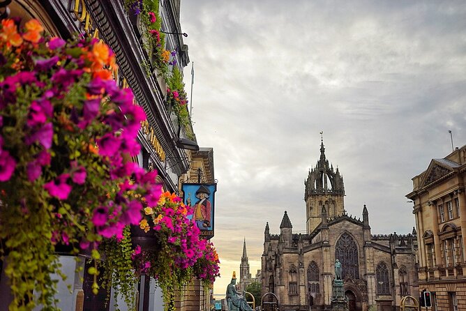 Private Edinburgh driving tour - Old Town highlights: St Giles, closes, and the Royal Mile viewpoints