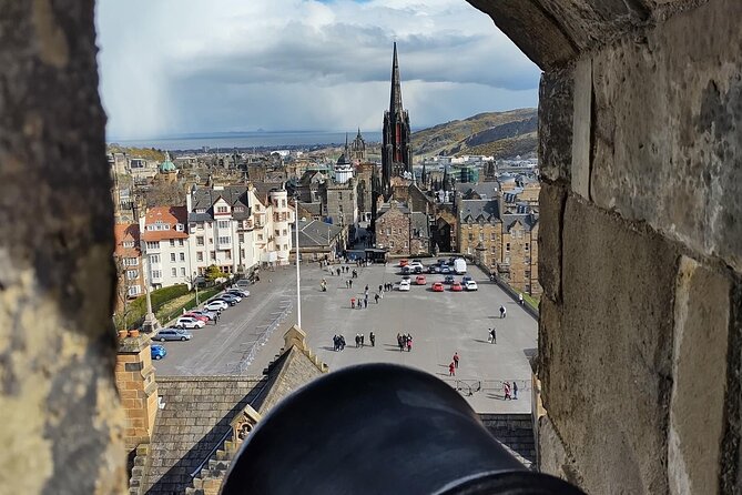 Private Edinburgh Full Day Guided Tour in a Black Cab LEVC TX - Palace of Holyroodhouse and the royal geography of Edinburgh
