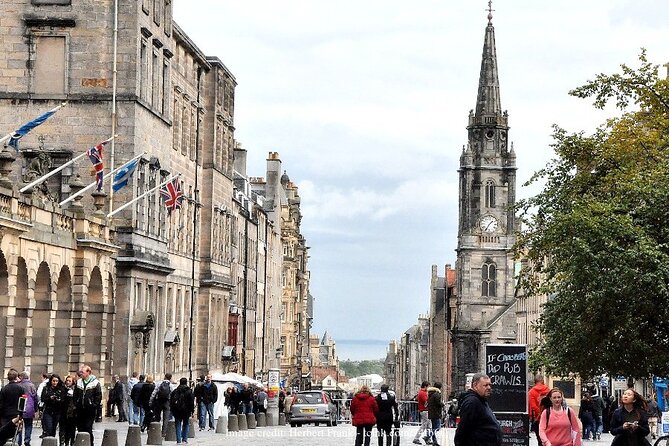 Private Full-Day Walking Tour in Edinburgh with Edinburgh Castle - Private pacing beats big-bus sightseeing