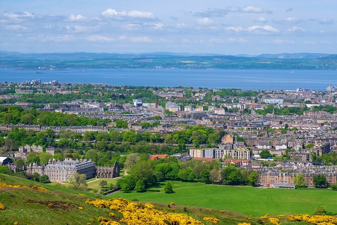 Private Half Day Tour of Edinburgh in a Black Cab - Edinburgh Castle and Castle Rock Views: Iconic Exteriors, Tight Time