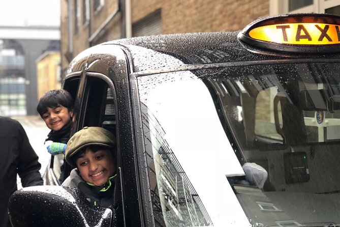 Private Half Day Tour of Edinburgh in a Black Cab - Palace of Holyroodhouse: Royal Setting from the Outside