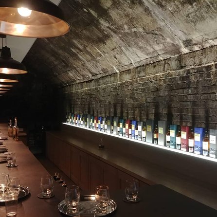 Private Highland Whisky Tour- Three distilleries - From Edinburgh - The real appeal: a Highland whisky sampler with guided context