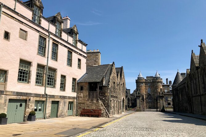 Private Old Town, Edinburgh Walking Tour - Old houses and changing uses: architecture as a time machine