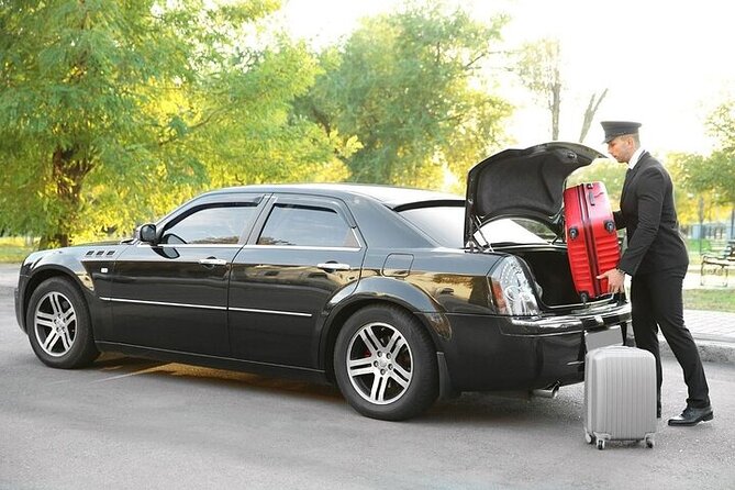 Private One way Transfer Edinburgh Airport to Edinburgh - What you’re actually buying: airport curb-to-hotel comfort