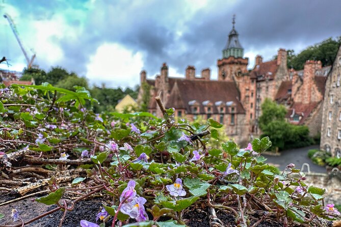 Private Royal Mile Walking Tour - Ending outside Edinburgh Castle: the walk comes full circle