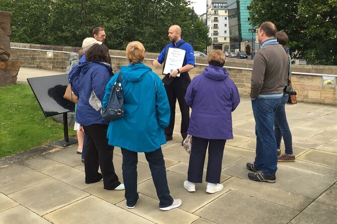 Private Royal Mile walking tour - Discover the history of our most famous street - Closes and wynds: the lanes that slow your pace (in a good way)