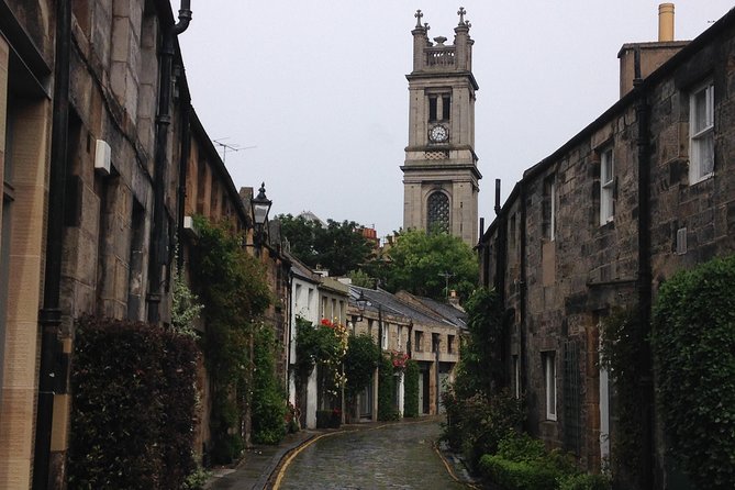 Private Walk: Edinburgh Old Town and New Town - Old Town start: churchyards, gardens, and Castle Rock views