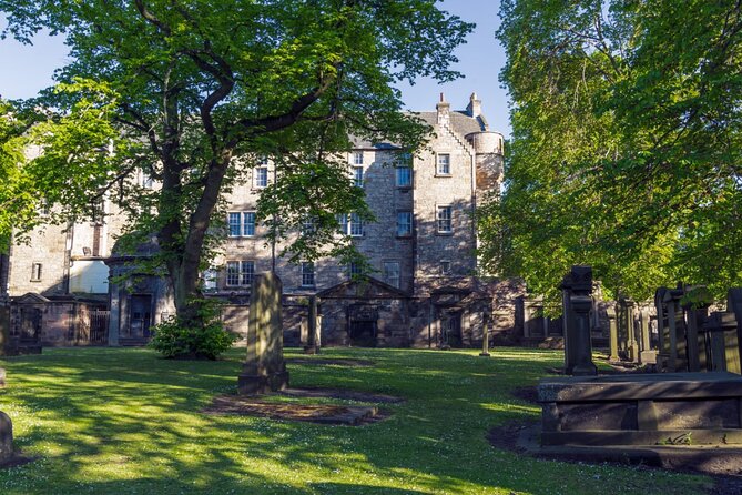 Private Walking Tour in Edinburgh: Harry Potter Inspirations - Stop 1: Edinburgh City Chambers and the handprint moment on the Royal Mile