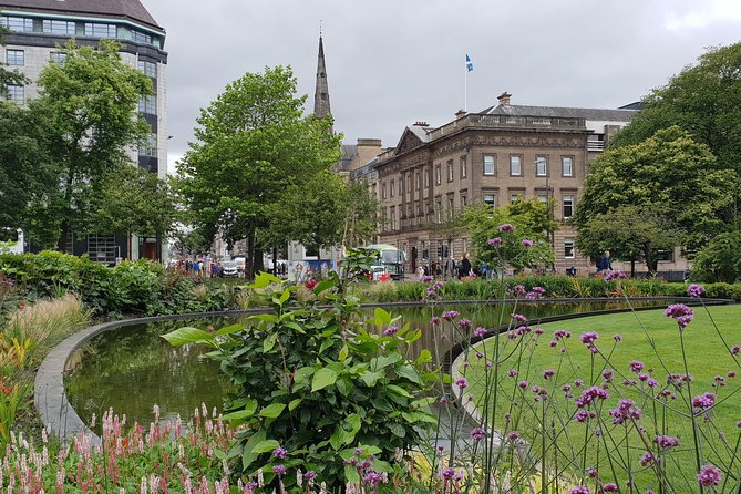 Public guided tour of Edinburgh at a minimum price - in French - The 2-hour pace: what you should expect on foot