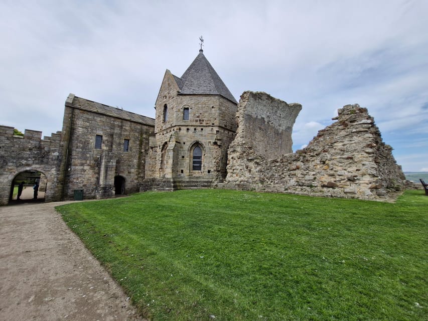 Queensferry: Sightseeing Cruise to Inchcolm Island - Inchcolm Island landing: abbey ruins, fortifications, and time to wander