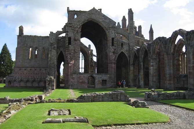 Rosslyn Chapel and Scottish Borders Small-Group Day Tour from Edinburgh - First look at the Border country: William Wallace and Scott’s View