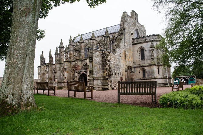 Rosslyn Chapel, Dunfermline Abbey and Stirling Castle Day Tour - Dunfermline Abbey: Robert the Bruce in Your Sightline