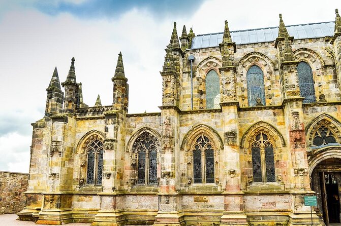 Rosslyn Chapel, Dunfermline Abbey and Stirling Castle Day Tour - Stirling Castle: Views, Stairs, and Royal Power on Display