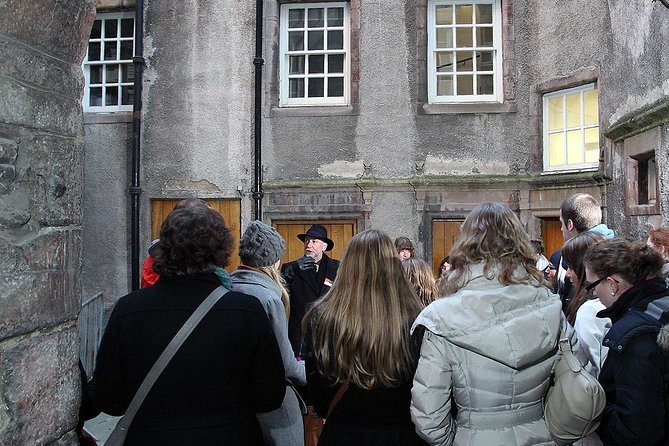 Royal Mile and Edinburgh Castle - Small Group Walking Tour - John Knox House and Parliament Square: small stops, big context