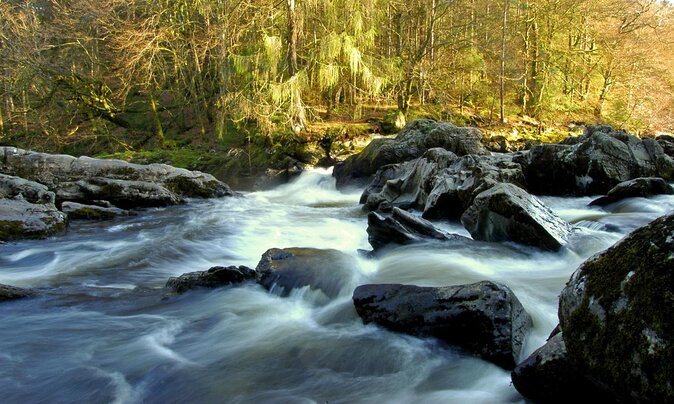 Scotland's Glens, Highlands & Whisky Day Trip from Edinburgh - Loch Lomond-style views start at the Kelpies and The Helix